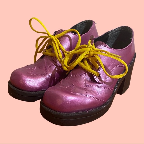 Sassy Platform Oxford Stomping Shoes - Picture 2 of 4